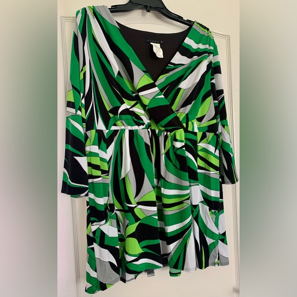 Tiana B Women’s Blouse XL Multicolor Green Black Top V neck Wrap Tropical Style - Picture 3 of 10